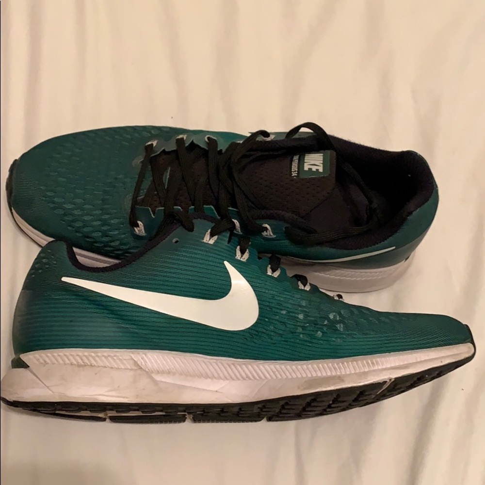 Nike zoom Pegasus 34 tennis shoes